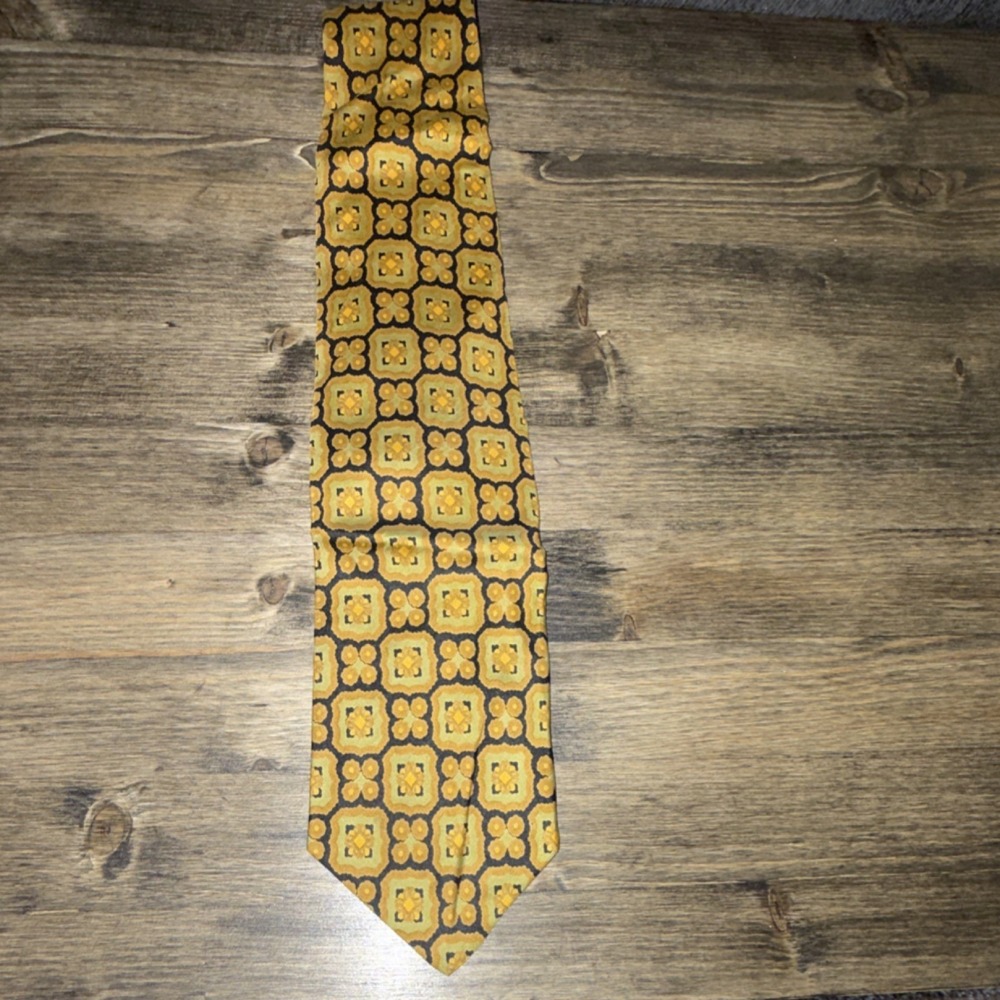 Vintage Levy's Nashville Yellow Black 100% Silk Geometric Men's Neck Tie